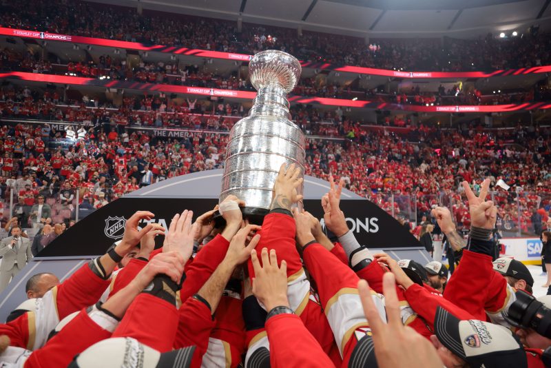 NHL free agency winners, losers: Defending champs run it back
